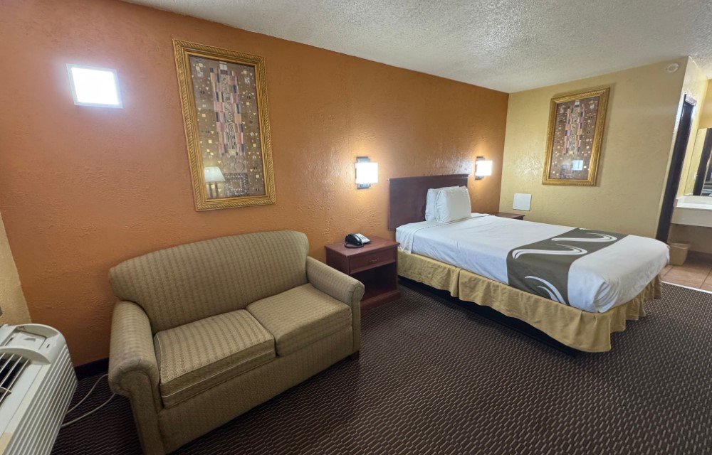 Nendel's Inn & Suites Standard Queen Non-Smoking Image